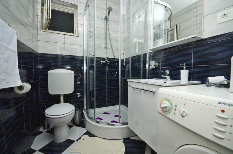 Bathroom, Apartment Canaria, Marina