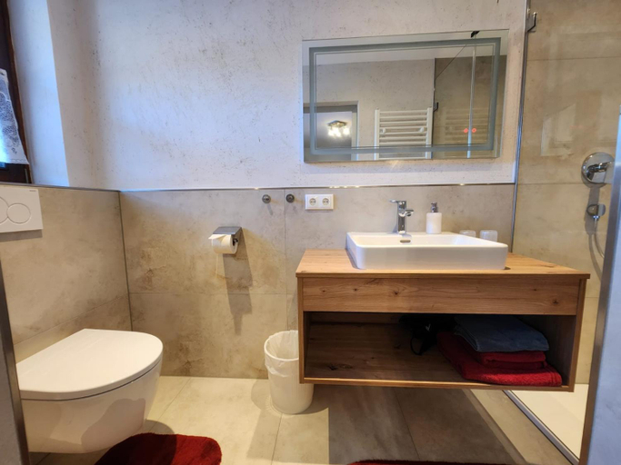 Bathroom 4, Gastehaus Holzl, Kitzbühel