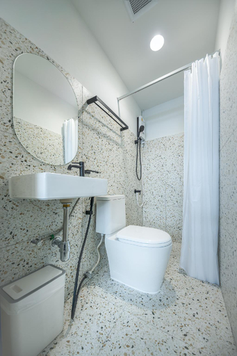 Bathroom 3, Platinum Premium Deluxe Apartments, Ratchathewi