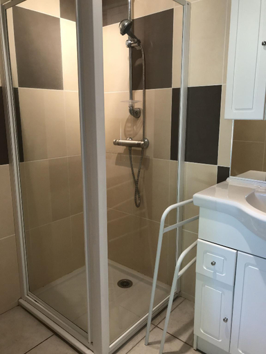 Bathroom 3, La Ferme aux Biches, Loire
