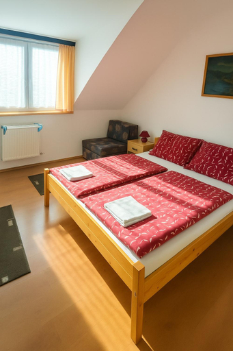Bedroom 2, Joos Apartman, Sárvár