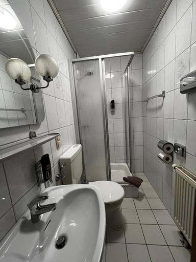 Bathroom 3, Brauhaus am See, Bad Kissingen