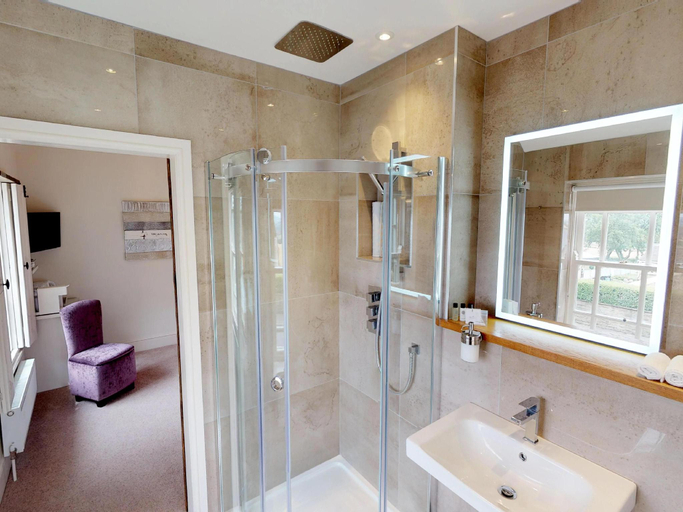 Bathroom, The Devonshire Arms, Derbyshire