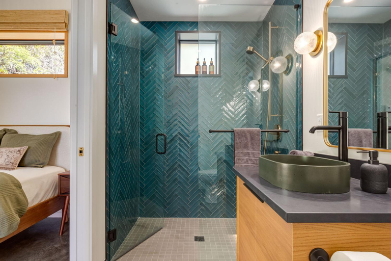 Bathroom 2, Fogged Inn, Alberni-Clayoquot