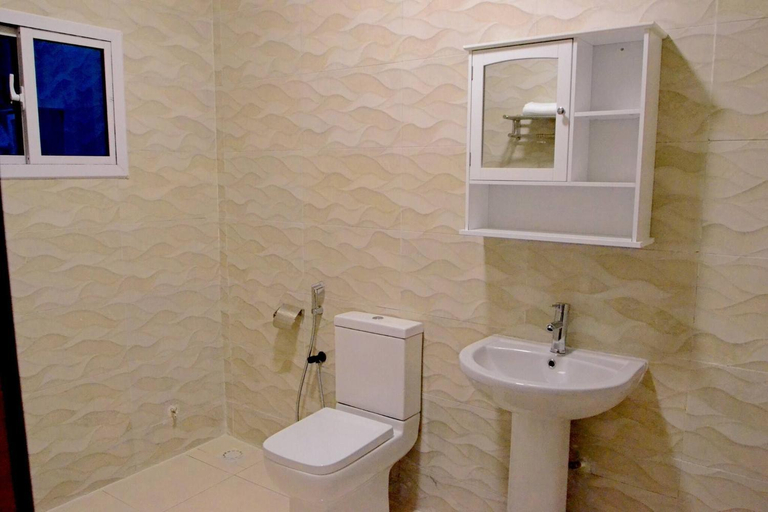 Bathroom 4, Janhas Senegambia Villa rental 3 with free wi-fi, Kombo Saint Mary