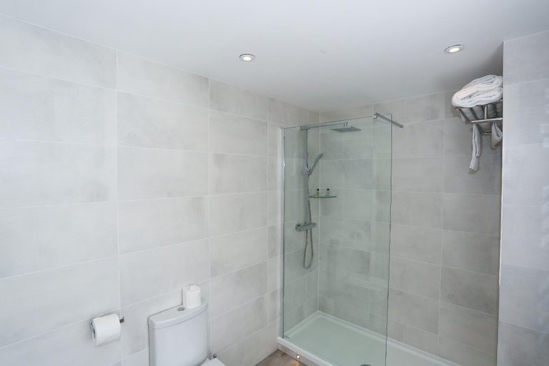 Bathroom 3, Duck Bay Hotel & Restaurant, Argyll and Bute