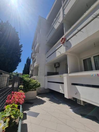 Others 2, Apartmani Vukovic