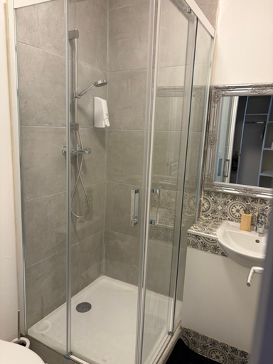 Shower 5, Hôtel Le Seysses, Haute-Garonne