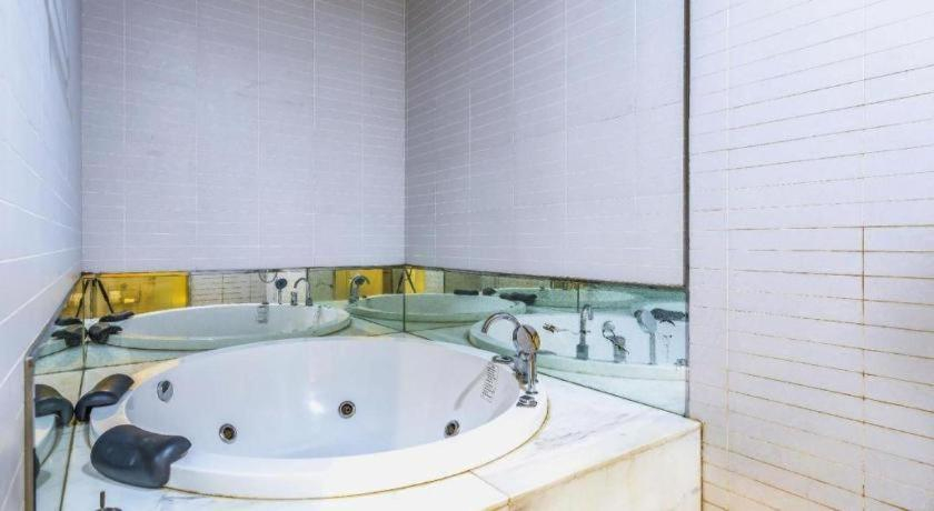 Bathroom 3, Qingdao Hengbo Hotel, Qingdao