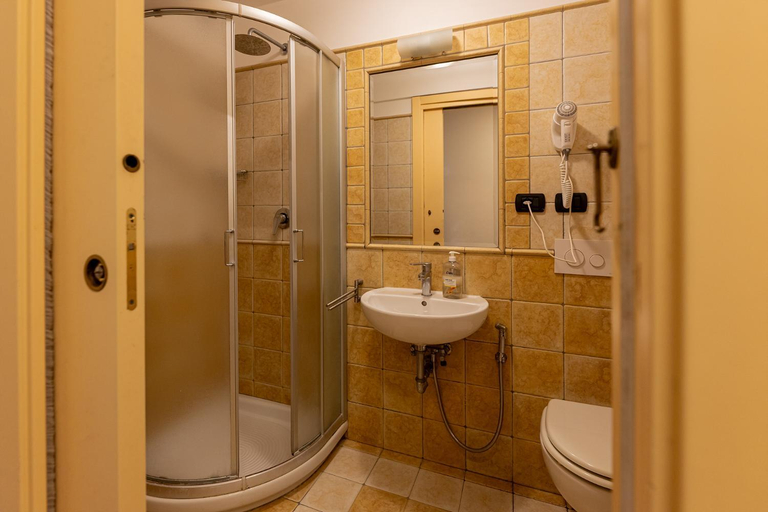 Bathroom 4, Hostel Archi Rossi, Florence