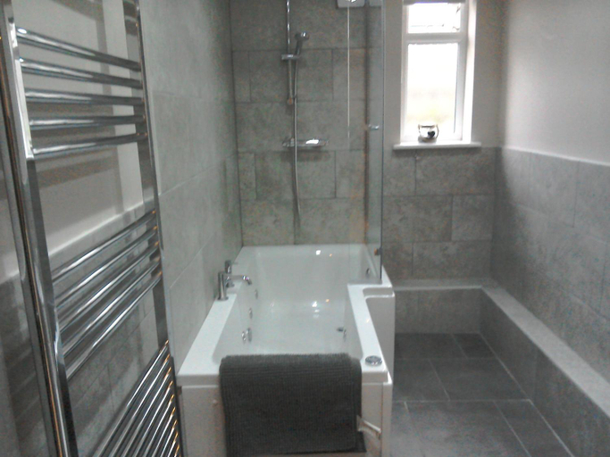 Bathroom 5, The Dorchester Serviced Apartments, Kingston upon Hull