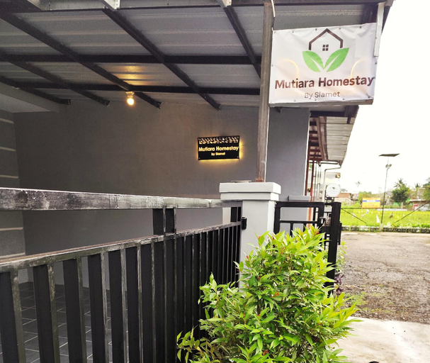 Exterior & Views, Mutiara Homestay by Slamet, Tasikmalaya