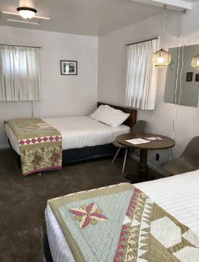 Bedroom 2, Chalet Motel, Custer