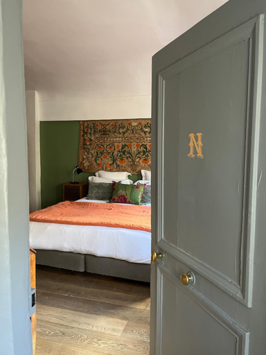 Bedroom 2, Le 66, Paris