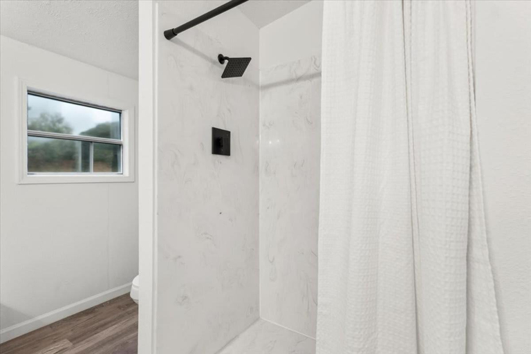 Shower 4, Starlight Horizon, Comal