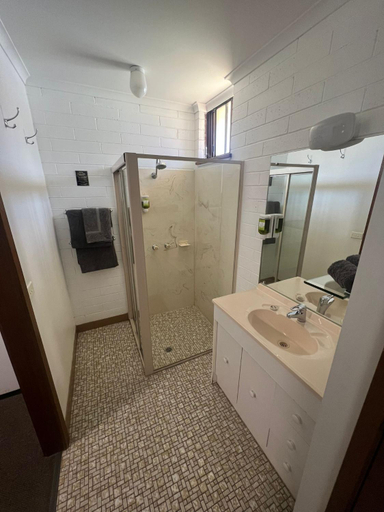 Bathroom, Orana Motor Inn, Mildura - Pt A