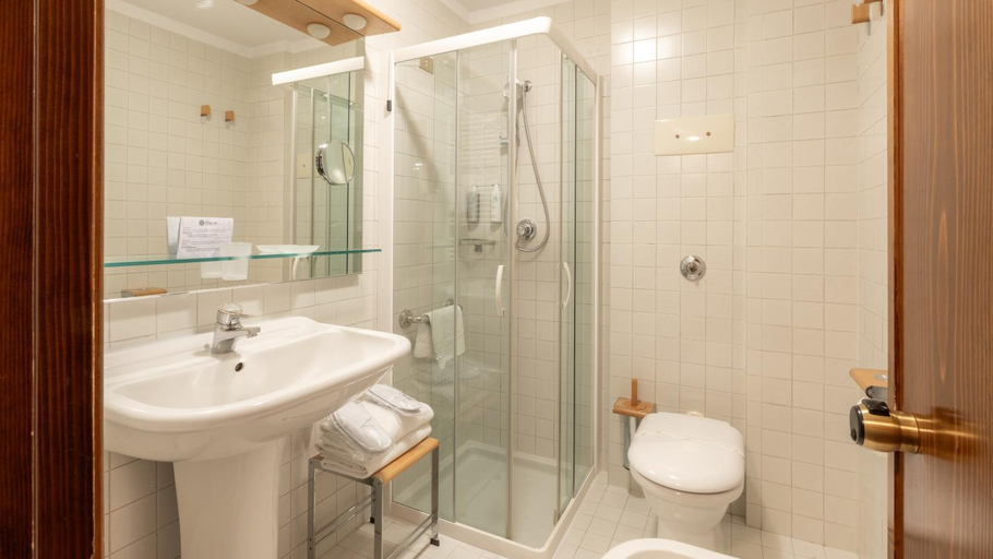 Bathroom, Hotel Cristallino d'Ampezzo, Belluno