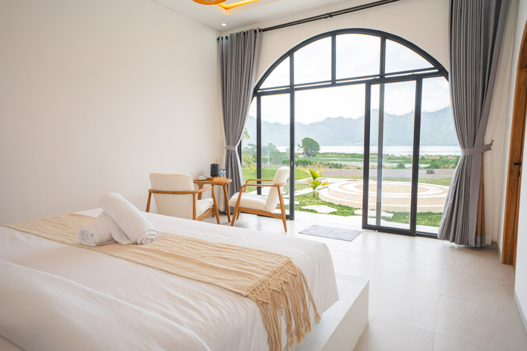 Others 3, Lazura Serenite, Bangli