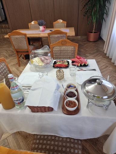 Food & Drinks 3, Casa Zuz Voronet, Gura Humorului