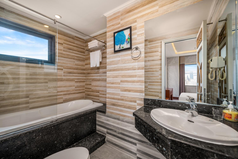 Bathroom 5, Rung Huong Apartment, Da Nang
