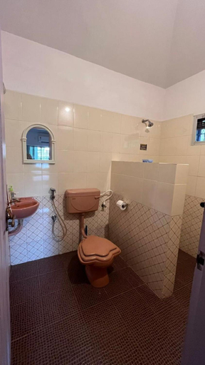 Bathroom 2, Gumnut Beach House Homestay, Thiruvananthapuram