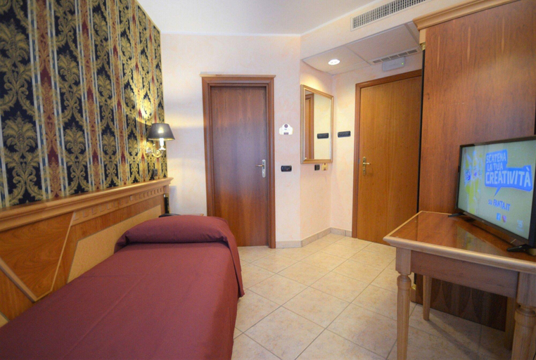 Bedroom 2, San Giovanni Rotondo Palace, Foggia