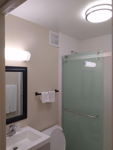 Bathroom 3, Red Crown Inn, Anne Arundel
