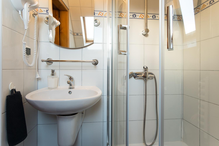 Bathroom 3, Ania Wynajem Pokoi, Tatra