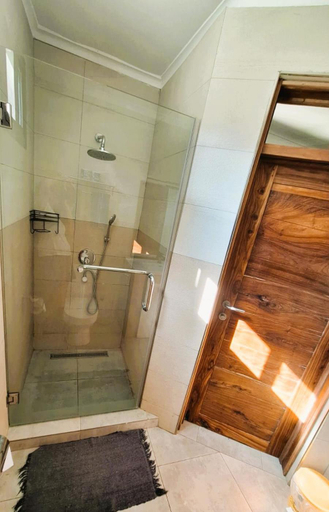 Bathroom 2, Kipepeo Beach and Village, Temeke