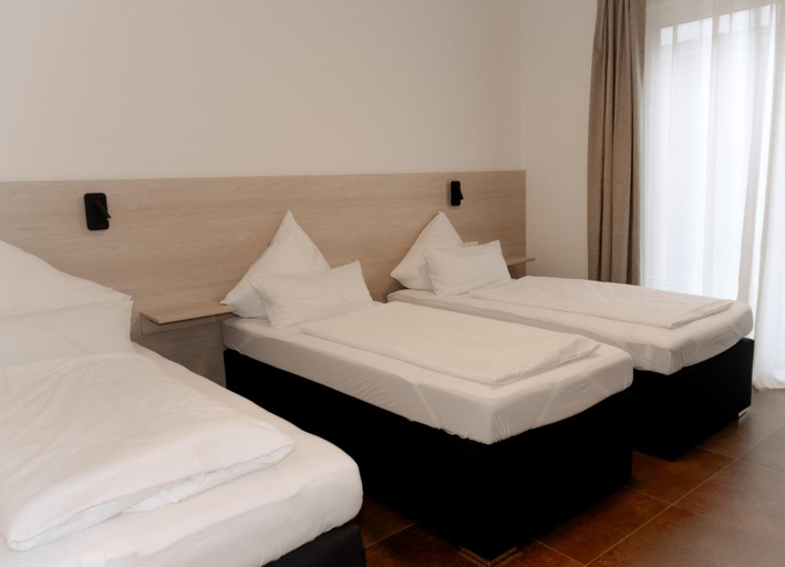 Bedroom 2, Ayhan Hotel, Region Hannover