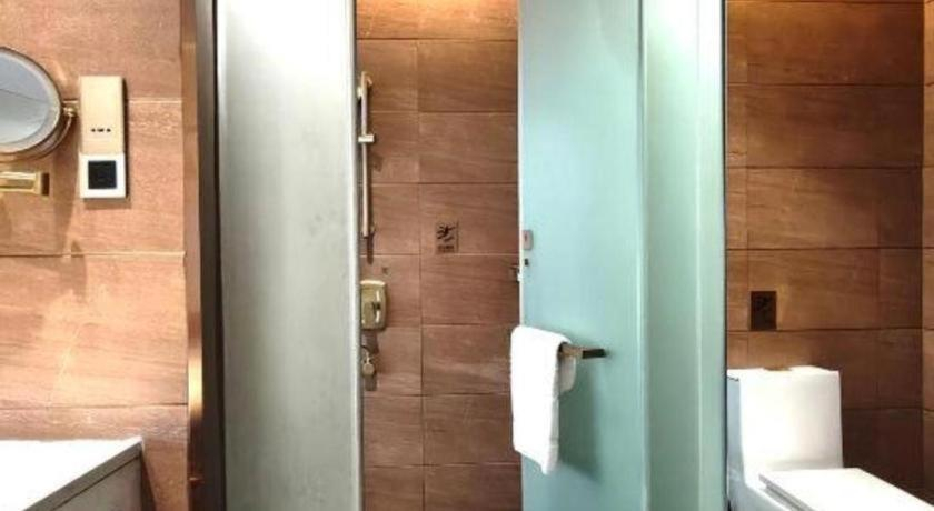Bathroom 3, James Joyce Coffetel Changsha Wanjiali Baoqiaobei Metro Station, Changsha