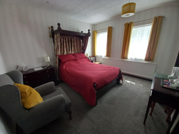 Bedroom 1, The Griffin Llyswen, Powys