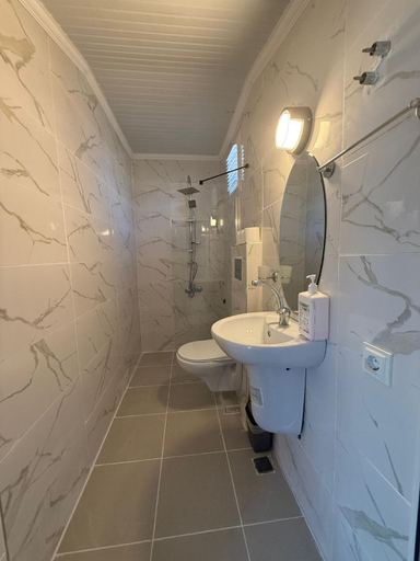 Bathroom 5, Golden Rock Hotel, Kemer