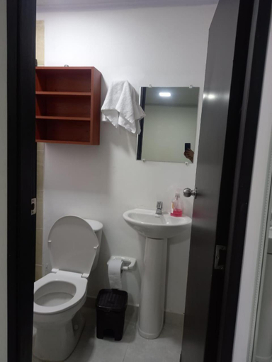 Bathroom 2, GURUS FR | Comodo Edificio Casa Confort en Providencia, Pereira