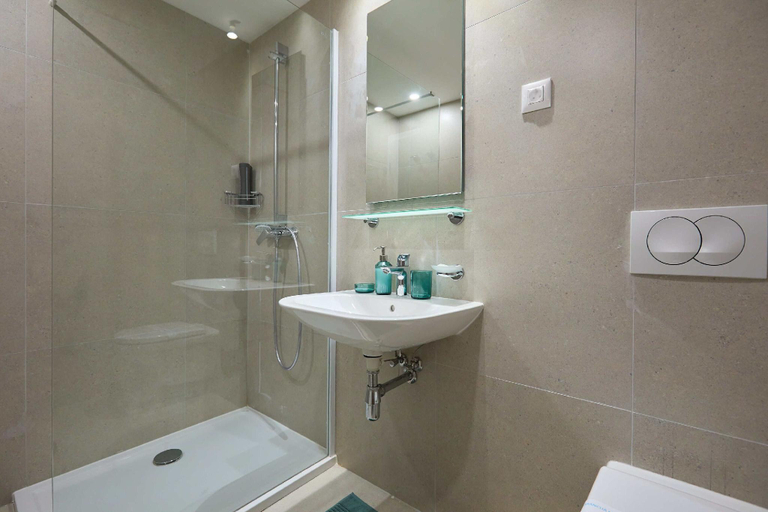 Bathroom 3, DOMINIUM CITY SUITES, Dubrovnik