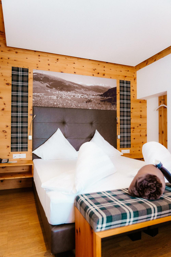 Bedroom, Gasthof zum goldenen Lowen, Landeck