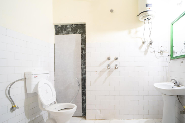 Bathroom 2, Timberwolves Vintage Manali, Kullu