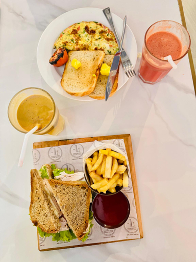 Food & Drinks 5, Executiv Apartment Facing Centaurus Mall Islamabad, Islamabad