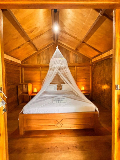 Bedroom 2, Girang Rinjani Bungalows, Lombok