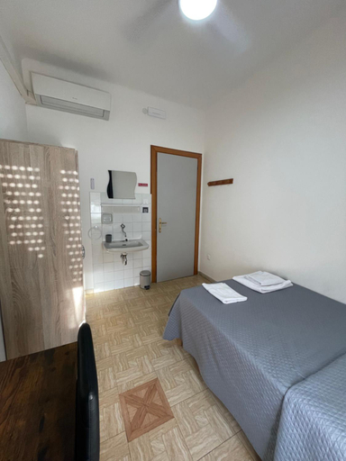 Bedroom 3, Affittacamere LICEN, Trieste