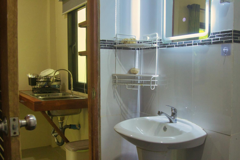 Bathroom 5, Baan Reena Lanta Resort, Ko Lanta