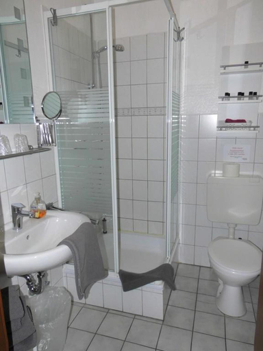 Bathroom 3, Hotel Dithmarscher Haus, Dithmarschen