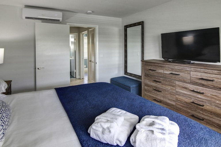 Bedroom 2, May-Dee Suites in Florida, Broward