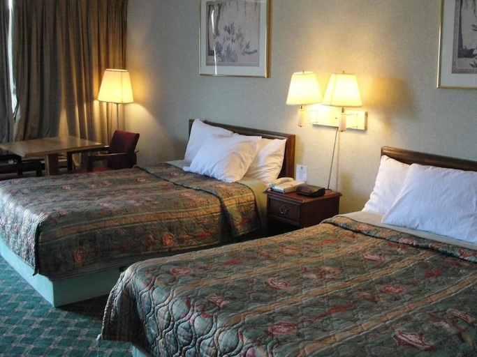 Bedroom 1, Budget Inn, Blount