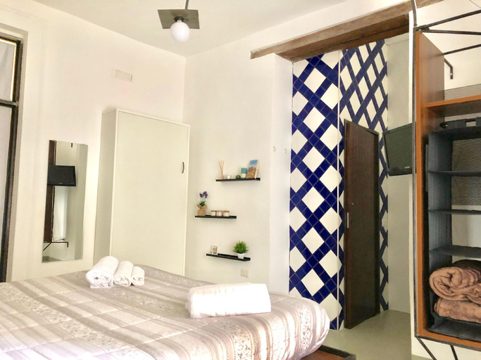 Bedroom 2, Per Amor Duomo, Napoli