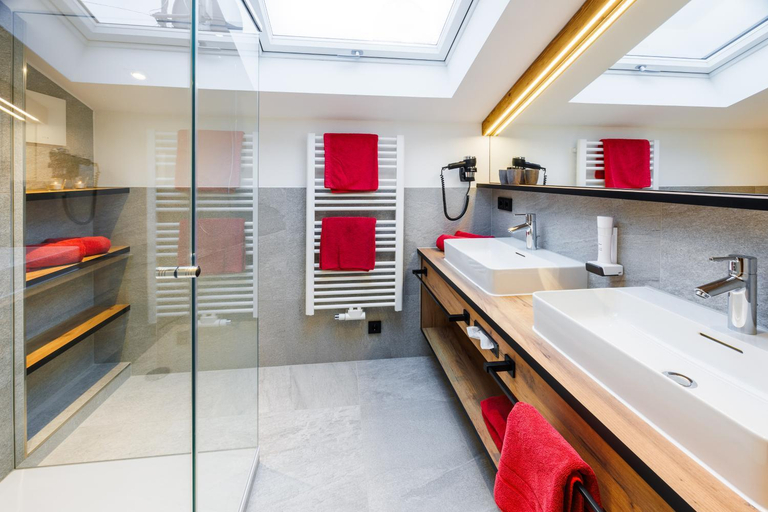 Bathroom 2, Steinberger Hof inkl. Chiemgaukarte, Traunstein