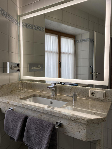 Bathroom 3, Hotel Lobmeyer, Cham