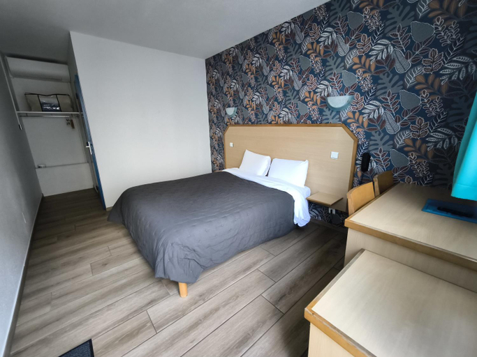 Bedroom 3, Hotel Le Laury's-hotel calme proche de Rodez avec parking prive gratuit-Arrivee apres 20h possible v, Aveyron