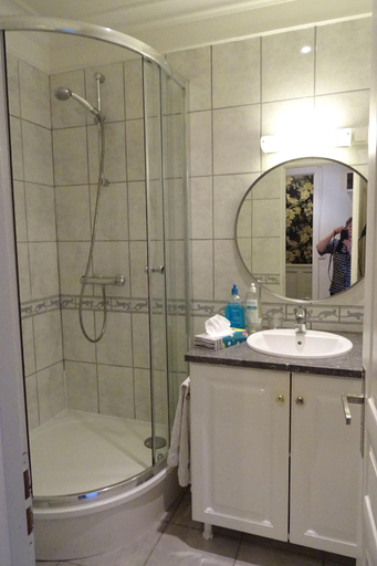 Bathroom, Le Quatre, Ille-et-Vilaine