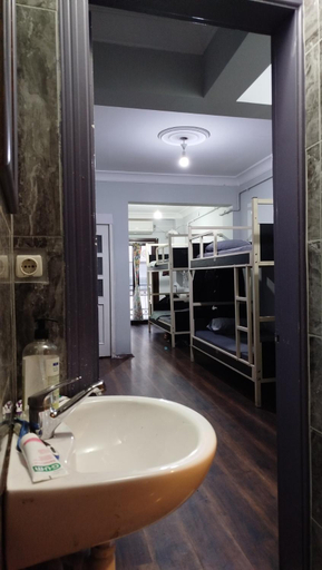 Bathroom 3, Taksim City Hostel, Beyoğlu